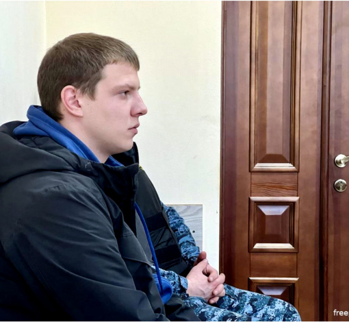 Обвиняемый Николай Смирнов доставлен на судебное заседание в Артемовский суд.